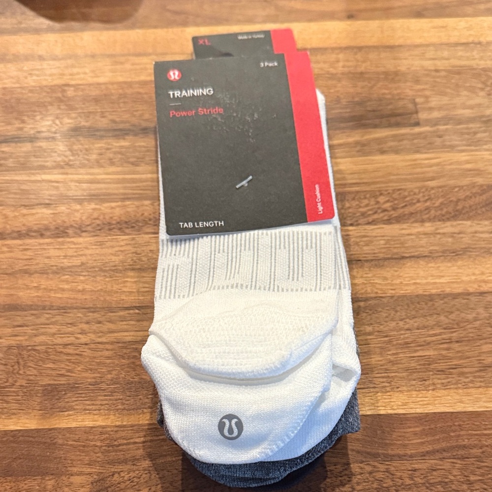 Lululemon men's light cushion power stride training sock. Tab length.